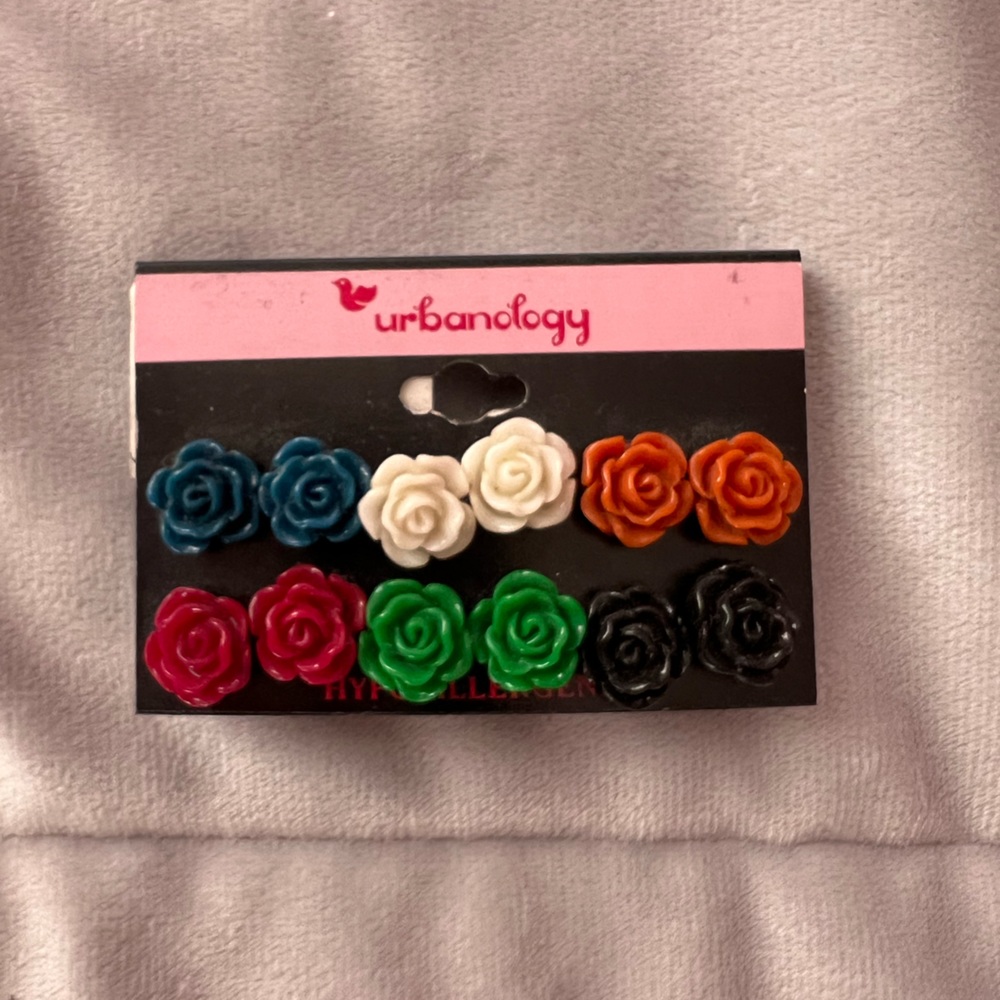 Urbanology flower earrings
